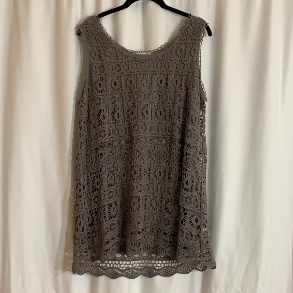 Grey taupe tank, large, in perfect condition!